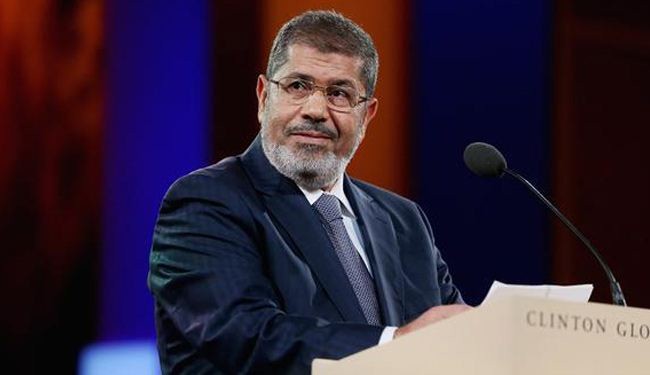 النيابة تحقق مع مرسي بشان فراره من السجن