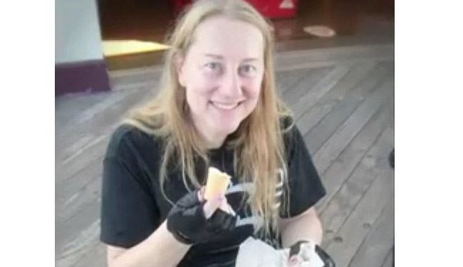 امريكية تبحث عن جراح يفصل عمودها الفقري لتصاب بالشلل