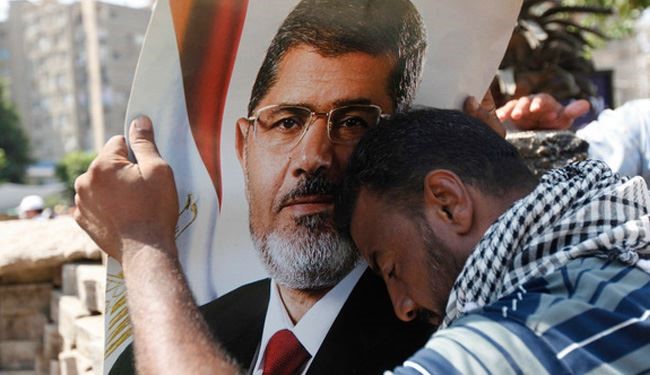 بازداشت مرسی یک ماه دیگر تمدید شد