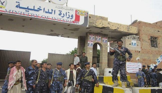 الافراج عن 21 شرطيا يمنيا احتجزتهم القاعدة