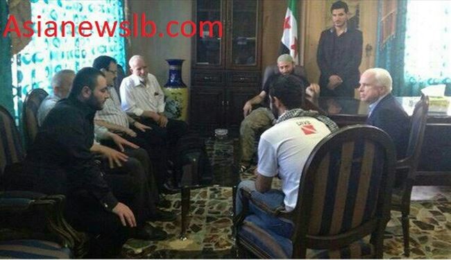 عکس لو رفته از دیدار سناتور آمریکایی با عناصر مسلح