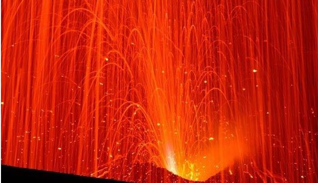 عکس‌های دیدنی از فوران آتشفشان