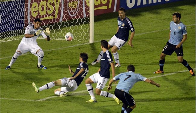 الاوروغواي تفوز على الارجنتين 3-2 وتتأهل الى الملحق لمواجهة الاردن