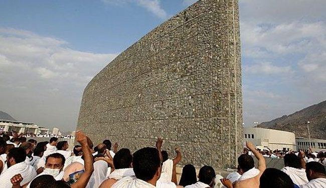 حجاج بيت الله الحرام يختتمون اليوم مناسكهم