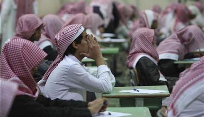 السعودية تغلق منابر 