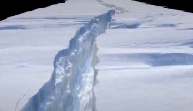 جبل جليدي بمساحة سنغافورة ينفصل عن القطب الجنوبي