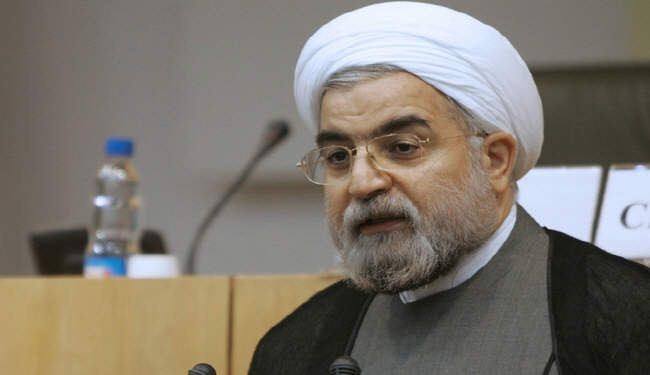الرئیس الايراني روحاني ینهيء الیابان بعیدها الوطني
