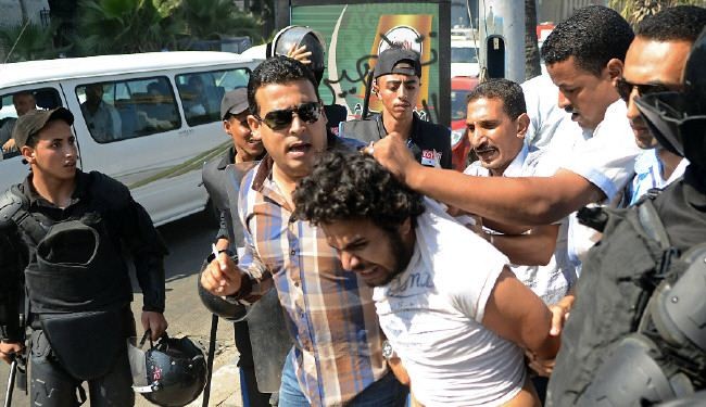 الشرطة المصرية تفرق متظاهرين وتعتقل العشرات
