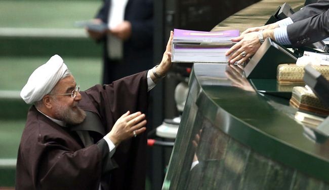 الرئيس روحاني يقدم للبرلمان مشروع ميزانية البلاد للعام القادم