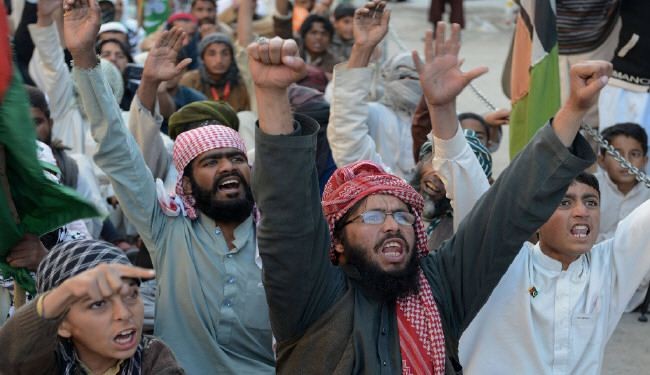 مقتل واصابة 4 أشخاص بعد انتشار مزاعم بتدنيس المصحف