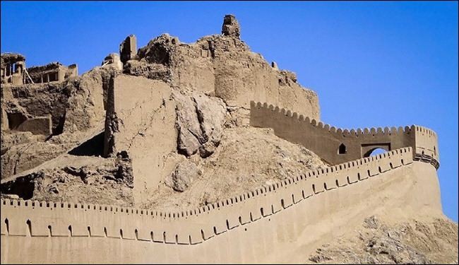 صور..  اعادة اعمار قلعة 