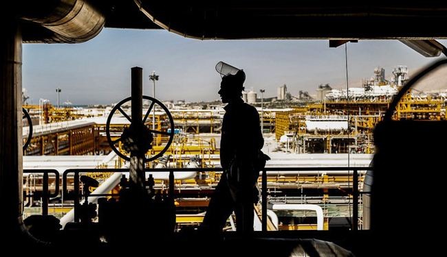 إيران تحيي آبار أندونيسيا النفطية المعطلة