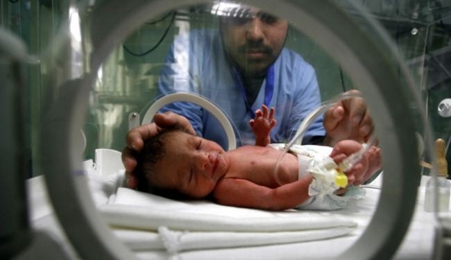 زوجة سجين من غزة تنجب طفلا من خلال نطفة مهربة