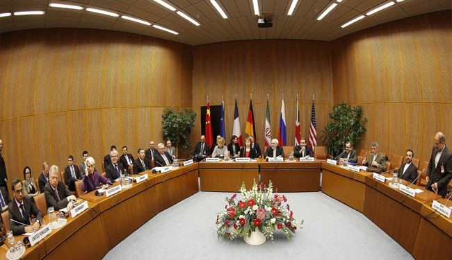 ظریف: مذاكرات فقط به موضوع هسته اي مرتبط است