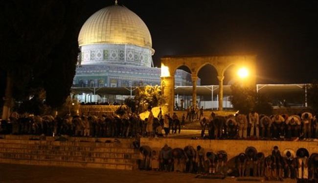 اعتكاف الفلسطينيين في الاقصى لمنع سيادة اسرائيل عليه