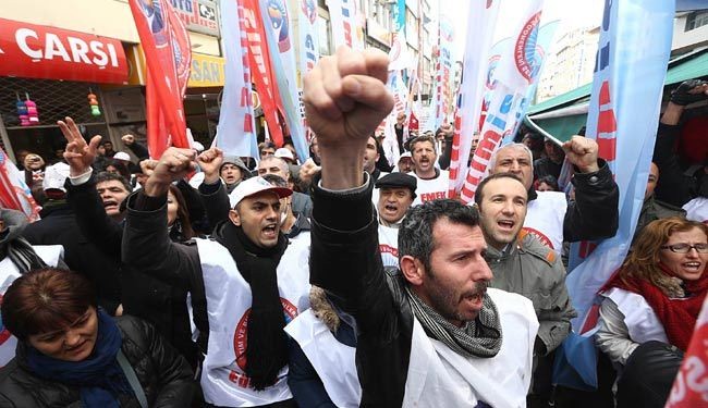 تظاهرات تطالب اوردوغان بالاستقالة وتندد بحكومته