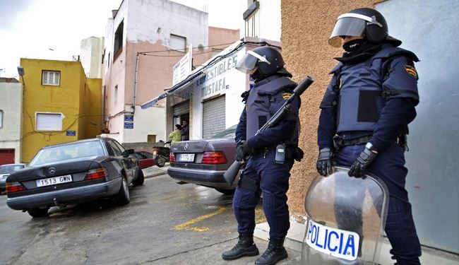 اسبانيا تفكك أكبر خلية لإرسال المتطرفين للقتال في سوريا