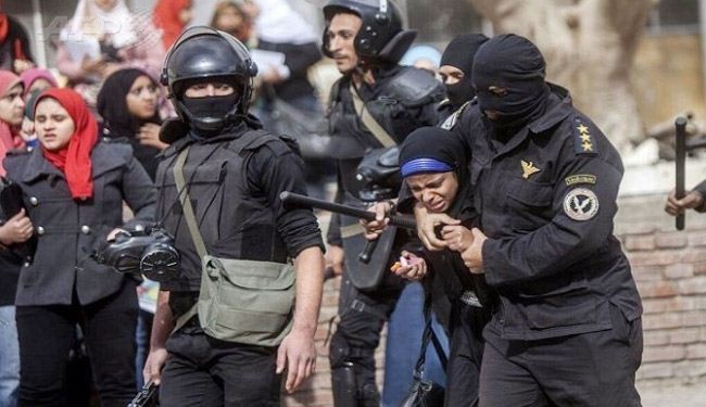 الأمن المصري يقتحم جامعة الأزهر ويعتقل طالبات
