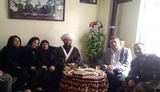 دیدار مفتی سوریه با خانواده چهار شهید سوری + عکس