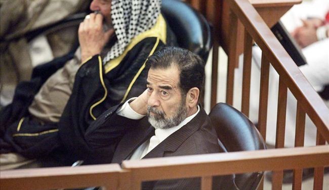 كويتي يرفع صورة صدّام على مطعمه بلندن