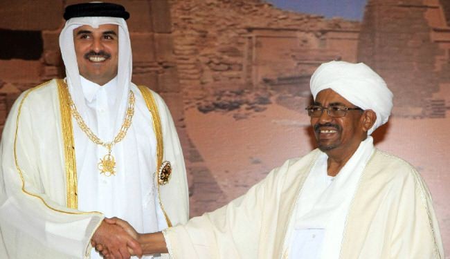 امير قطر يغادر السودان ويصل الى الجزائر