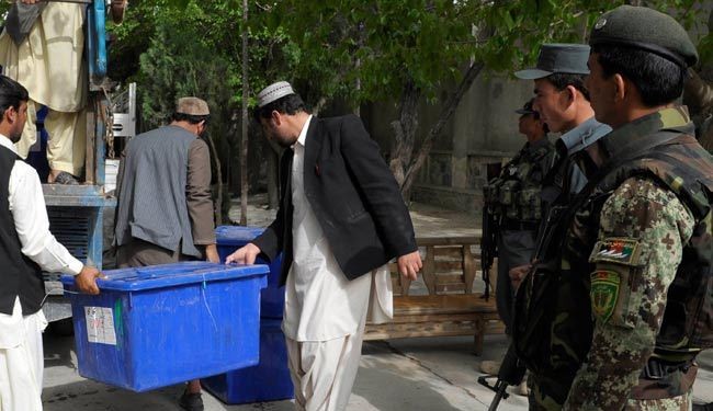 انفجار يدمر شاحنة تحمل بطاقات اقتراع في افغانستان