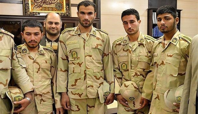 الصور الأولى للجنود الإيرانيين المحررين من يد الإرهابيين
