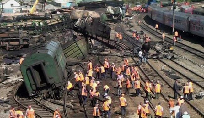 مقتل 13 شخصاً في انفجار قنبلة في قطار بباكستان