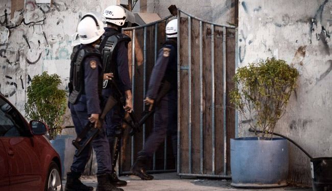 مداهمة عشرات المنازل في عالي بالبحرين واعتقال 12 شابا