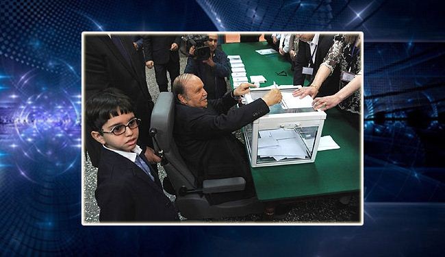 بوتفليقة.. أول رئيس يدلي بصوته على كرسي متحرك