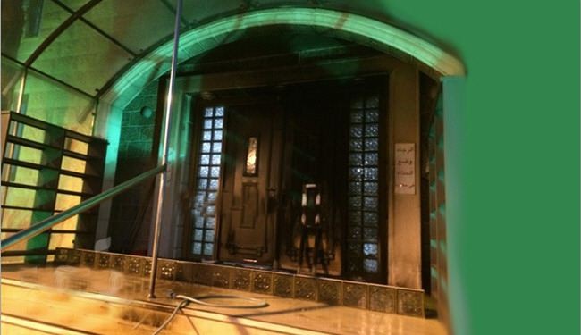 مستوطنون يحرقون مسجداً بأم الفحم واعتقال 3 فلسطينيين بالخليل