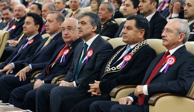 رئيس المحكمة الدستورية يهاجم اردوغان وحكومته بشدة