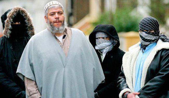 ابو حمزة المصري: مدير ناد للعراة بلندن ومتعاون مع 