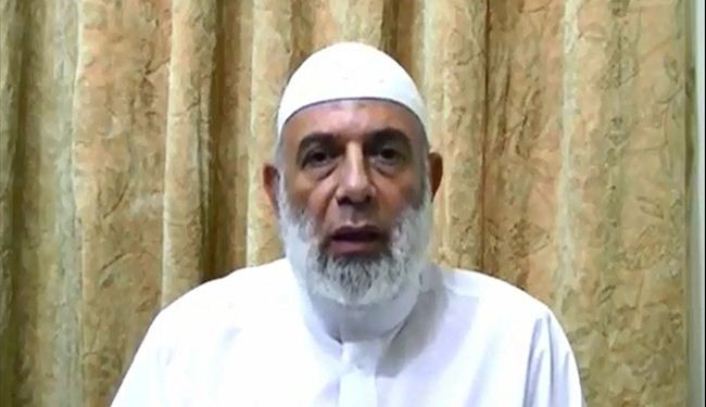 شيخ إخواني يطير مرتدياً طاقية إخفاء من مصر إلى قطر!