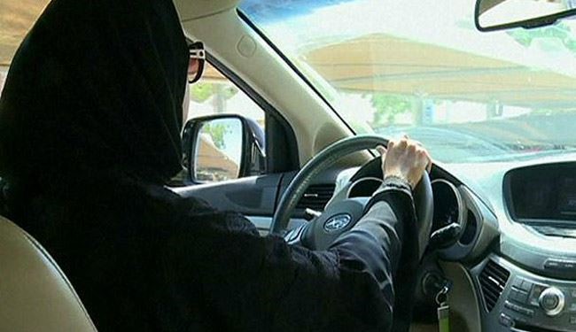 مردی که زنش را به‌خاطر رانندگی طلاق داد