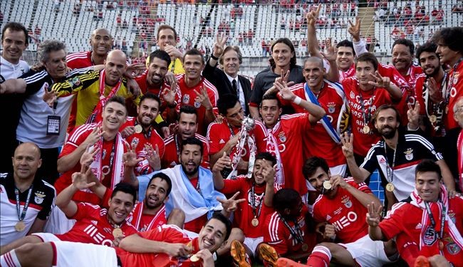 بنفيكا يحرز اللقب ويحقق ثلاثية تاريخية