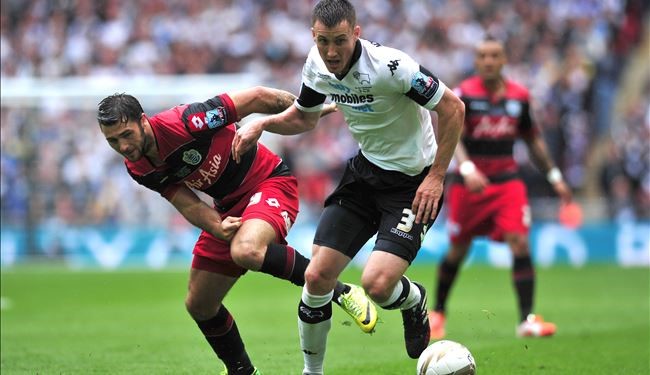 كوينز بارك رينجرز يعود الى الدوري الممتاز بهدف قاتل من زامورا