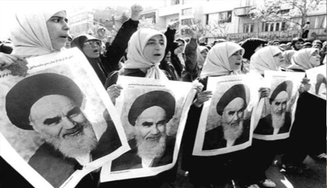 الامام الخمیني.. العناوين الكبرى وتصدير الثورة