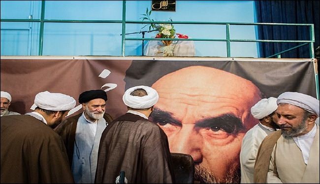 صور ..الاستعدادات لاحياء ذكرى رحيل الامام الخميني (رض) بايران
