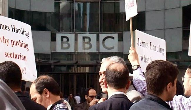 بالصور؛ العراقيون ينددون بسياسة تغطية (BBC) لاوضاع بلادهم