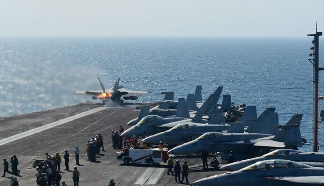 پرواز  F18 آمریکایی بر فراز عراق