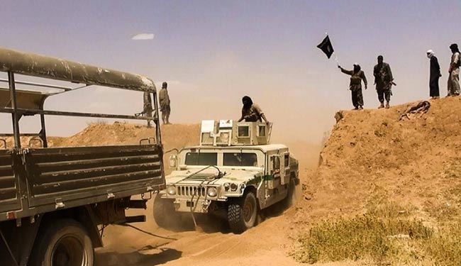 عناصر داعش یک مزار را در موصل تخریب کردند