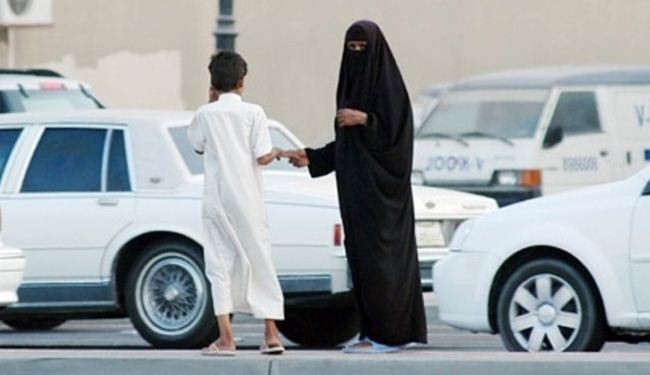محافظ المحرق: خليجيون وعرب يتسولون في شوارع البحرين