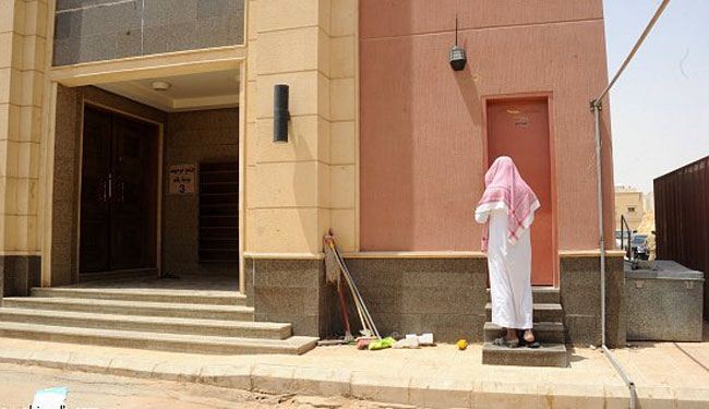 السعودية تحقق مع ائمة بالرياض لم يدينوا هجوم القاعدة