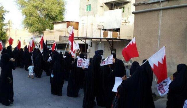 تظاهرة نسائية بالمحرق لتأييد الاستفتاء الشعبي