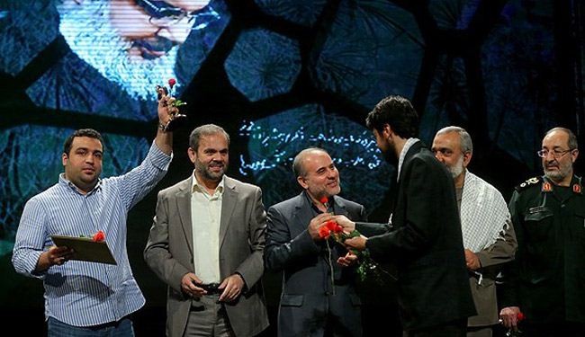صور/نجل السيد نصرالله وبنت الشهيد مغنيه بمهرجان فيلم المقاومة بطهران