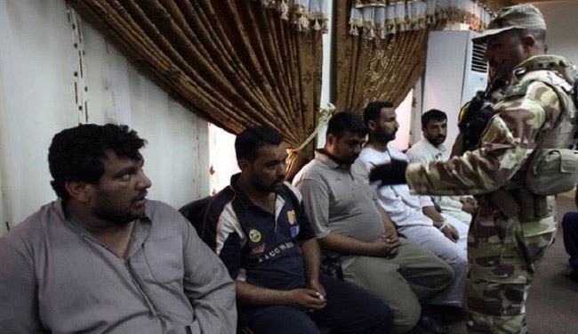 دهها فرد مسلح در ریف دمشق تسلیم شدند