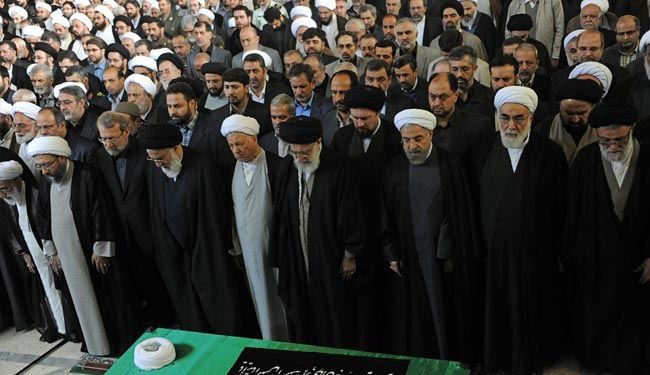 اقامة مراسم تشييع جثمان آية الله مهدوي كني بحضور قائد الثورة