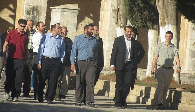 نائب رئيس الكنيست يقتحم الاقصى والاحتلال يبيحه للمستوطنين