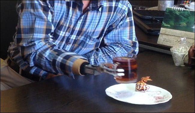 بالصور... نجاح باحثون ايرانيون في صنع يد الكترونية